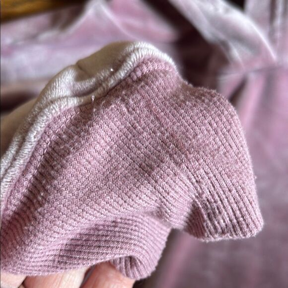 Green and Pink Velvet Loungewear Set - Picture 14 of 15